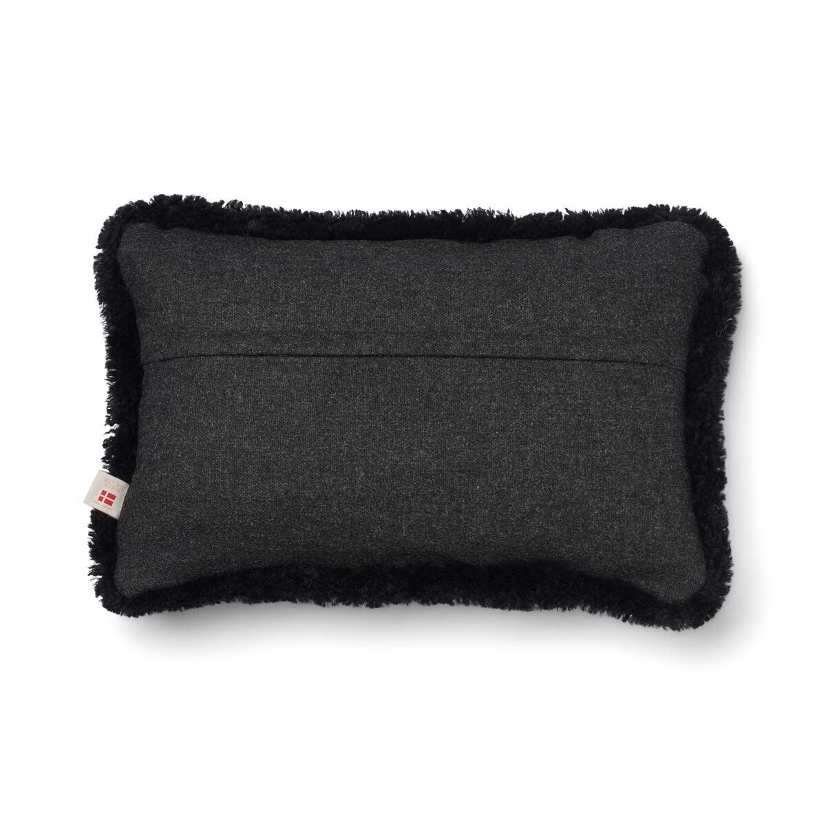 Kortharig Schapenvacht Kussen | KW rand | 52x52 cm | 34x52 cm Houtskool/Zwart