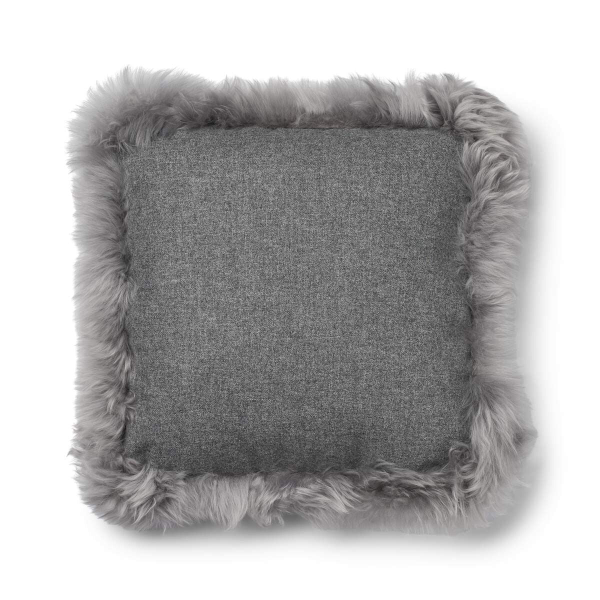 Wollen Kussen | LW rand | 52x52 cm | 34x52 cm