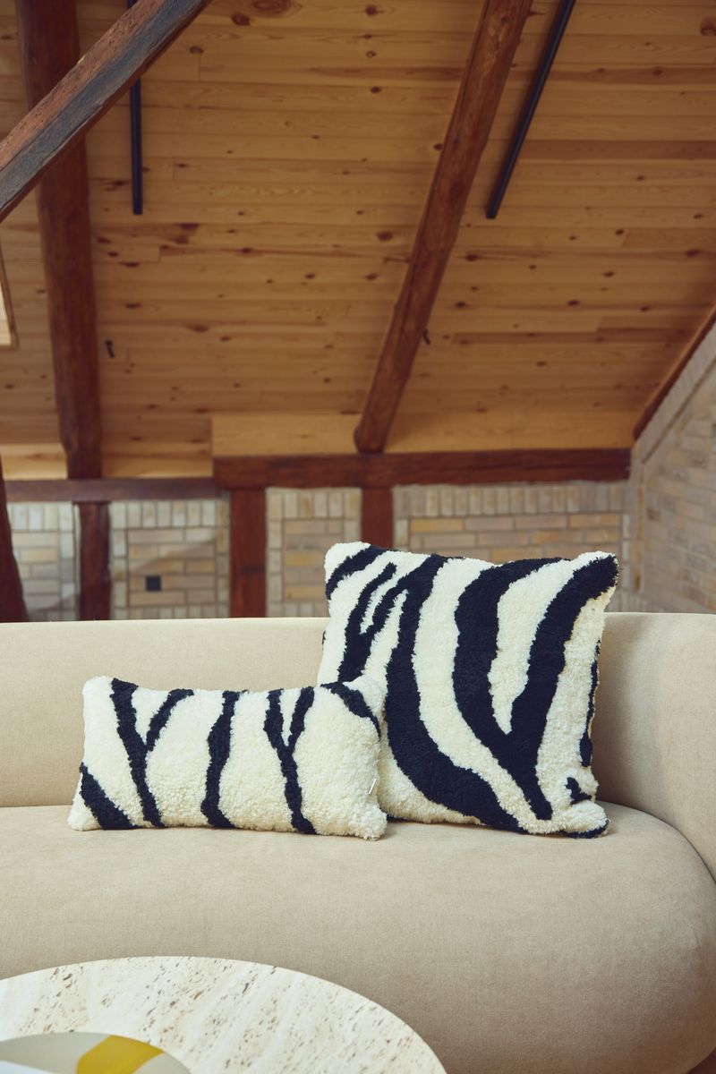 Zebra Kussen | Dubbelzijdig | 30x60 cm Ivoor/Zwart