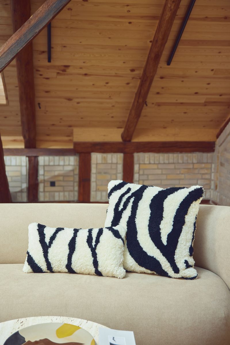 Zebra Kussen | Dubbelzijdig | 30x60 cm Ivoor/Zwart