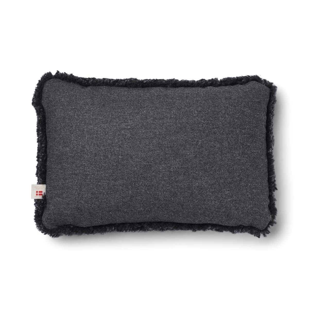 Kortharig Schapenvacht Kussen | Tweezijdig | 52x52 cm | 34x52 cm Houtskool/Antraciet