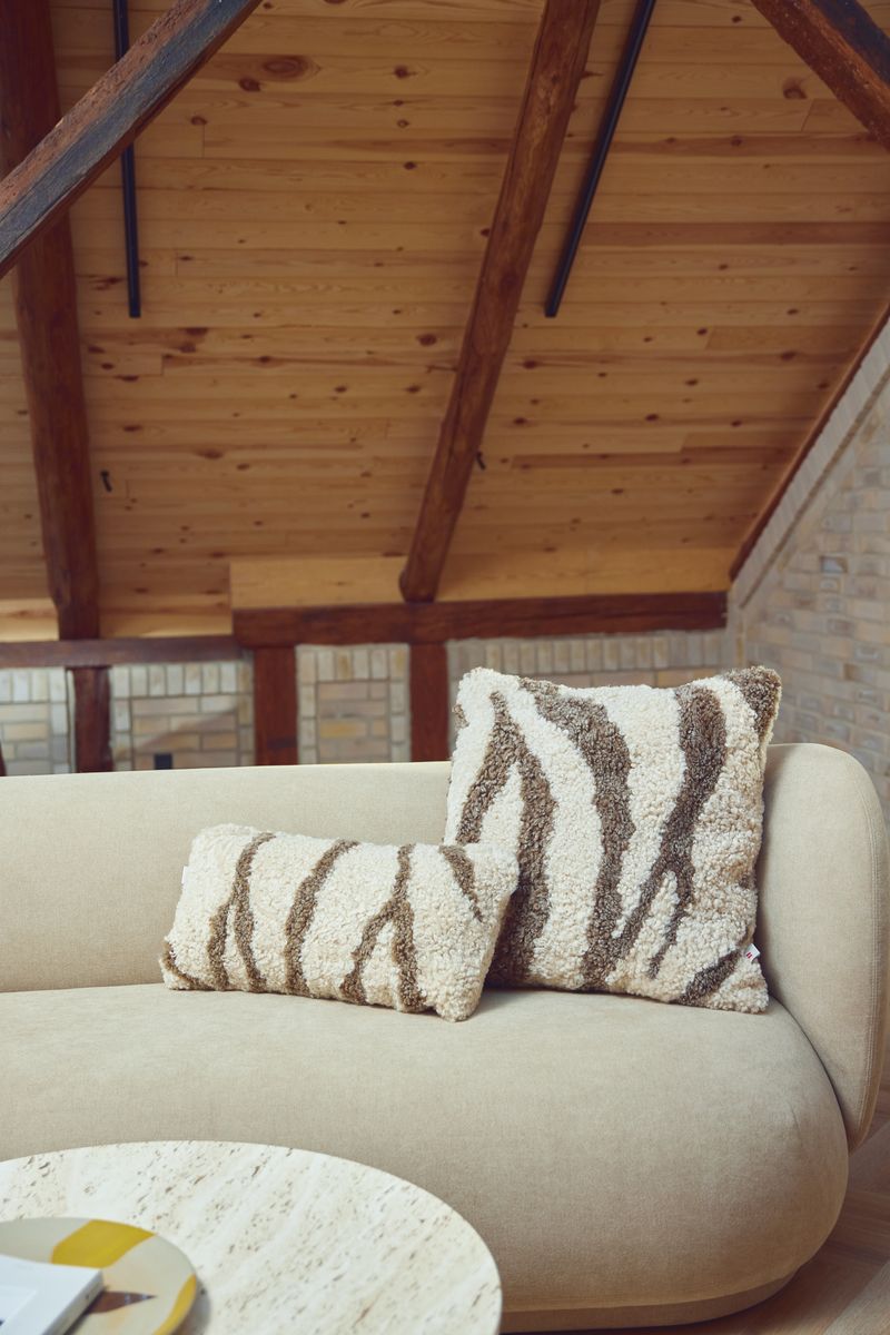 Zebra Kussen | Dubbelzijdig | 30x60 cm Taupe/Wit