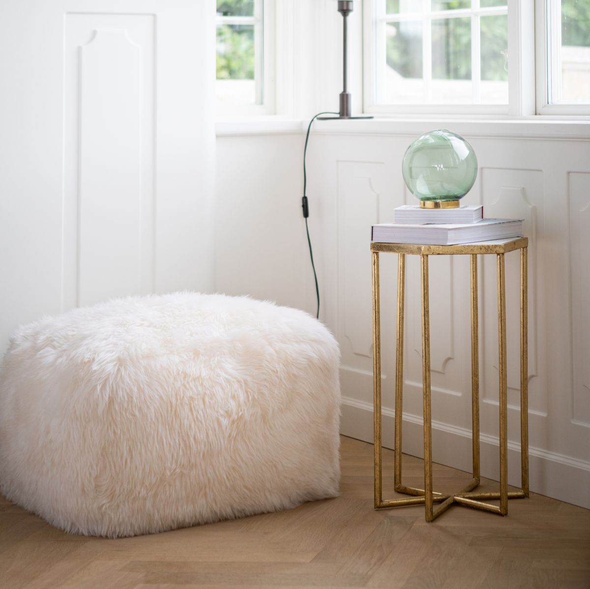 Langharige Schapenvacht Poef Ivoor
